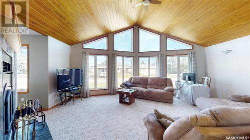 1409 Broadway Avenue, Moosomin, SK - Indoor Photo Showing Living Room