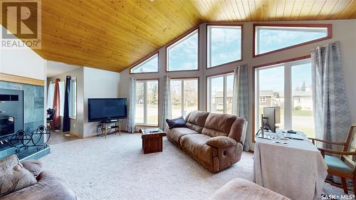 1409 Broadway Avenue, Moosomin, SK - Indoor Photo Showing Living Room