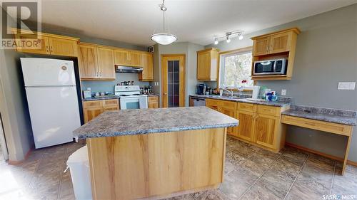 1409 Broadway Avenue, Moosomin, SK - Indoor Photo Showing Kitchen With Double Sink