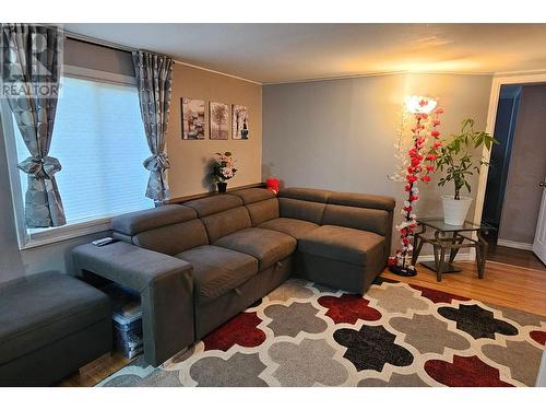 1375 Ord Road Unit# 11, Kamloops, BC - Indoor Photo Showing Living Room