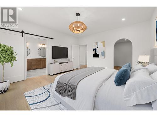 565 Sarsons Road, Kelowna, BC - Indoor Photo Showing Bedroom