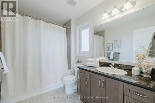 2431 Evans Boulevard, London, ON - Indoor Photo Showing Bathroom