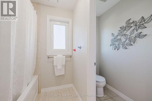 2431 Evans Boulevard, London, ON - Indoor Photo Showing Bathroom