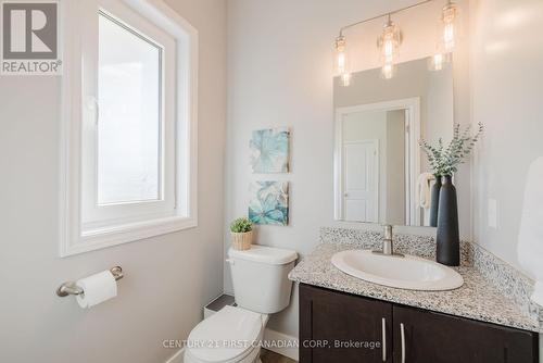 2431 Evans Boulevard, London, ON - Indoor Photo Showing Bathroom