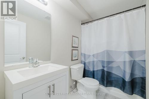 2431 Evans Boulevard, London, ON - Indoor Photo Showing Bathroom