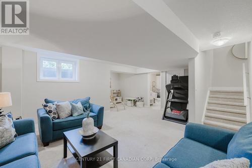 2431 Evans Boulevard, London, ON - Indoor Photo Showing Living Room