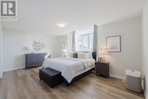 2431 Evans Boulevard, London, ON - Indoor Photo Showing Bedroom