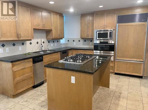 1301 1717 Bayshore Drive, Vancouver, BC - Indoor Photo Showing Kitchen With Double Sink