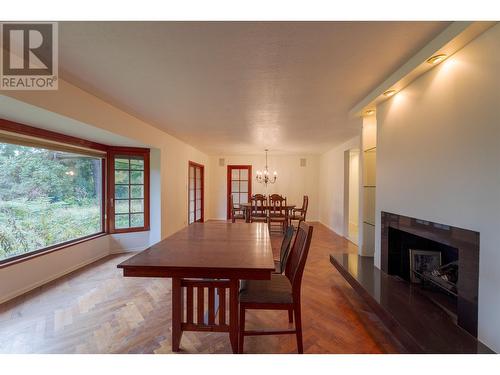 721 Southborough Drive, West Vancouver, BC - Indoor Photo Showing Dining Room With Fireplace