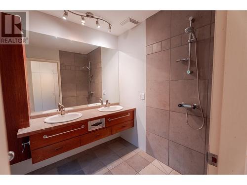 721 Southborough Drive, West Vancouver, BC - Indoor Photo Showing Bathroom