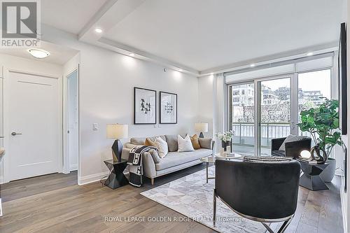 407 - 151 Avenue Road, Toronto, ON - Indoor Photo Showing Living Room