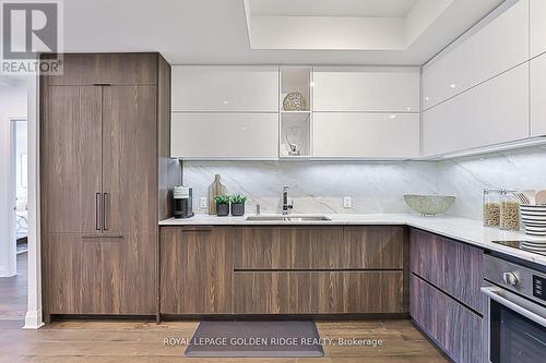 407 - 151 Avenue Road, Toronto, ON - Indoor Photo Showing Kitchen