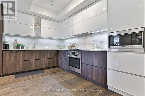 407 - 151 Avenue Road, Toronto, ON - Indoor Photo Showing Kitchen With Upgraded Kitchen