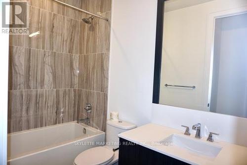 111 - 25 Adra Grado Way, Toronto, ON - Indoor Photo Showing Bathroom