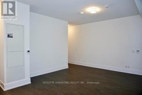 111 - 25 Adra Grado Way, Toronto, ON - Indoor Photo Showing Other Room