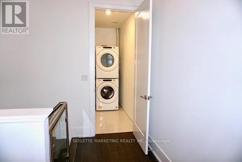 111 - 25 Adra Grado Way, Toronto, ON - Indoor Photo Showing Laundry Room