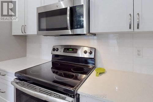 1001 - 44 Bond Street W, Oshawa, ON - Indoor Photo Showing Kitchen