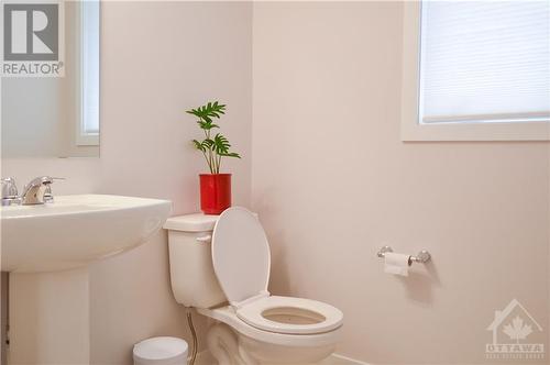 331 Crossway Terrace, Ottawa, ON - Indoor Photo Showing Bathroom