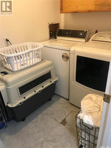 330 2Nd Street S, Martensville, SK - Indoor Photo Showing Laundry Room