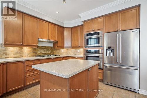 18 Augustine Avenue, Richmond Hill, ON - Indoor Photo Showing Kitchen