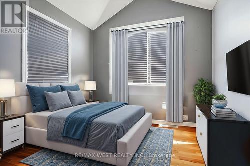 18 Augustine Avenue, Richmond Hill, ON - Indoor Photo Showing Bedroom