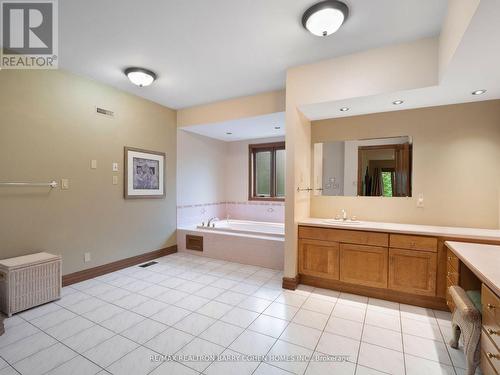 157 Treegrove Circle S, Aurora, ON - Indoor Photo Showing Bathroom