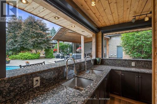 157 Treegrove Circle S, Aurora, ON - Indoor Photo Showing Kitchen