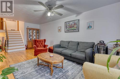 1340 Cedar Street W, Oshawa, ON - Indoor Photo Showing Living Room