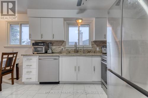 1340 Cedar Street W, Oshawa, ON - Indoor Photo Showing Kitchen