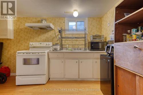 1340 Cedar Street W, Oshawa, ON - Indoor Photo Showing Kitchen