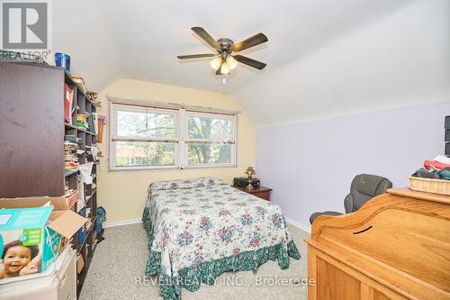 7205 Sharon Avenue, Niagara Falls, ON - Indoor Photo Showing Bedroom