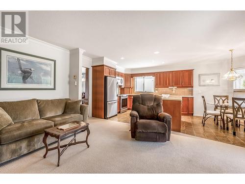 595 Yates Road Unit# 34 Lot# 76, Kelowna, BC - Indoor Photo Showing Living Room