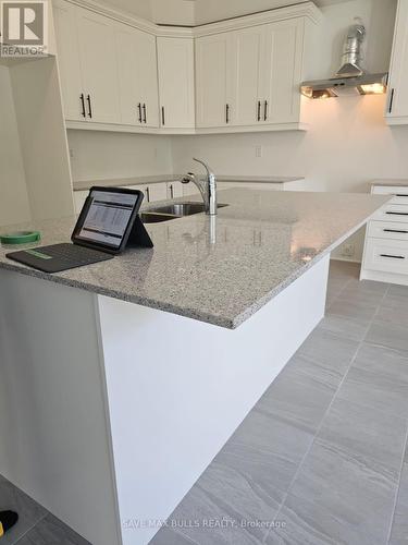 1869 Narcissus Gardens, Pickering, ON - Indoor Photo Showing Kitchen With Double Sink