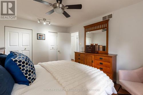 32 Blanchard Crescent, London, ON - Indoor Photo Showing Bedroom