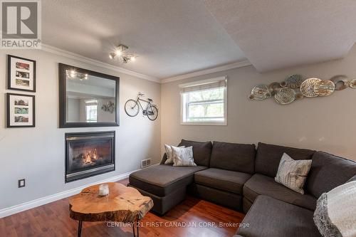 32 Blanchard Crescent, London, ON - Indoor Photo Showing Living Room With Fireplace