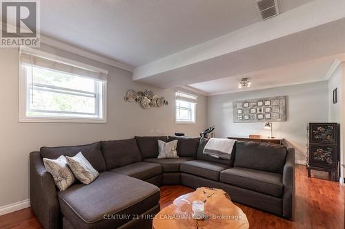 32 Blanchard Crescent, London, ON - Indoor Photo Showing Living Room