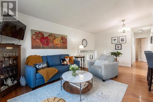 32 Blanchard Crescent, London, ON - Indoor Photo Showing Living Room