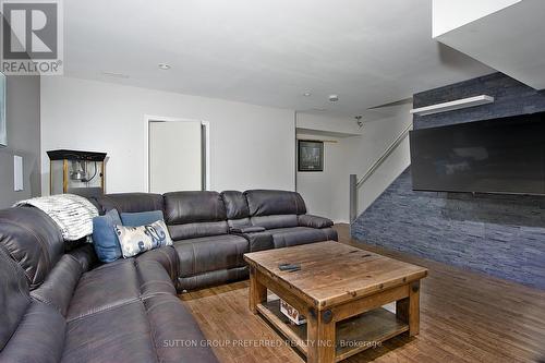 90 Oliver Crescent, Zorra, ON - Indoor Photo Showing Living Room