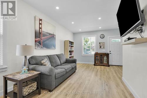 49 Briscoe Street W, London, ON - Indoor Photo Showing Living Room