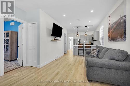 49 Briscoe Street W, London, ON - Indoor Photo Showing Living Room