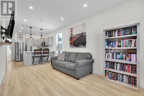 49 Briscoe Street W, London, ON - Indoor Photo Showing Living Room