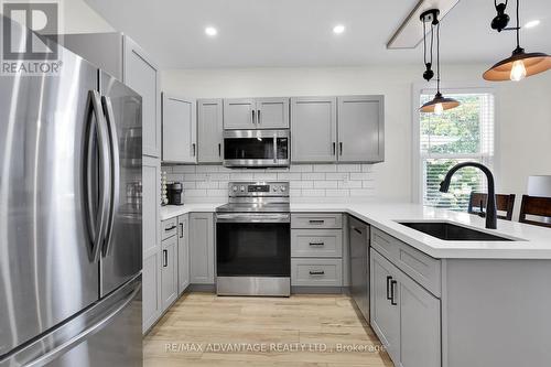 49 Briscoe Street W, London, ON - Indoor Photo Showing Kitchen With Upgraded Kitchen