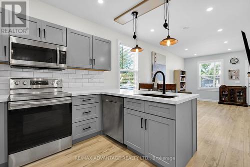 49 Briscoe Street W, London, ON - Indoor Photo Showing Kitchen With Upgraded Kitchen