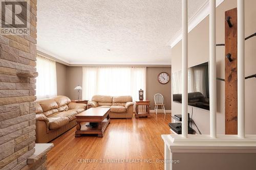 784 Norwood Terrace, Peterborough (Monaghan), ON - Indoor Photo Showing Living Room