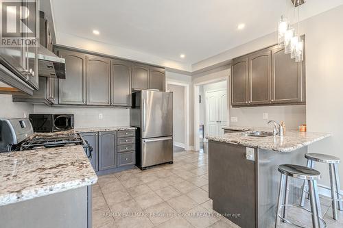 35 Royal Park Boulevard, Barrie, ON - Indoor Photo Showing Kitchen With Upgraded Kitchen