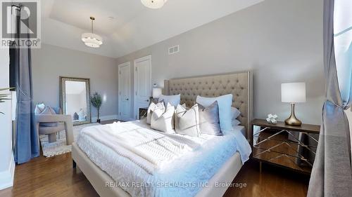 914 Fourth Street, Mississauga, ON - Indoor Photo Showing Bedroom