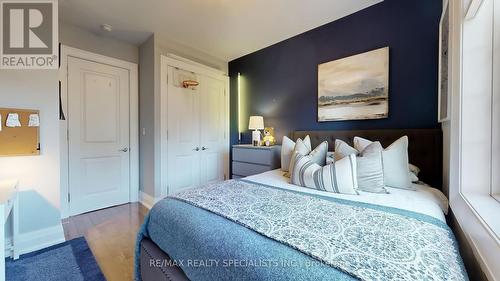 914 Fourth Street, Mississauga, ON - Indoor Photo Showing Bedroom