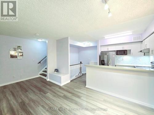 2035 - 3025 Finch Avenue W, Toronto, ON - Indoor Photo Showing Kitchen