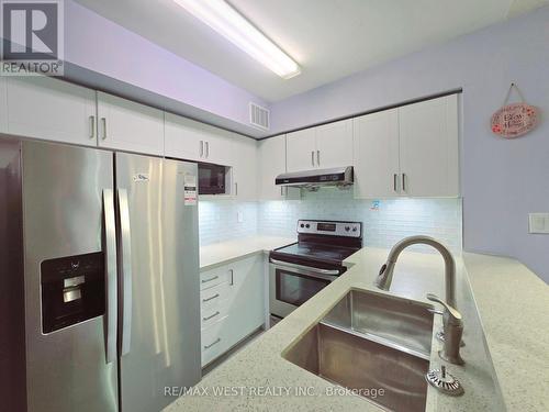 2035 - 3025 Finch Avenue W, Toronto, ON - Indoor Photo Showing Kitchen With Upgraded Kitchen