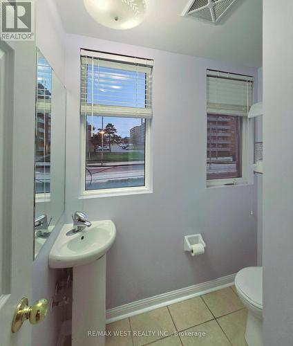 2035 - 3025 Finch Avenue W, Toronto, ON - Indoor Photo Showing Bathroom